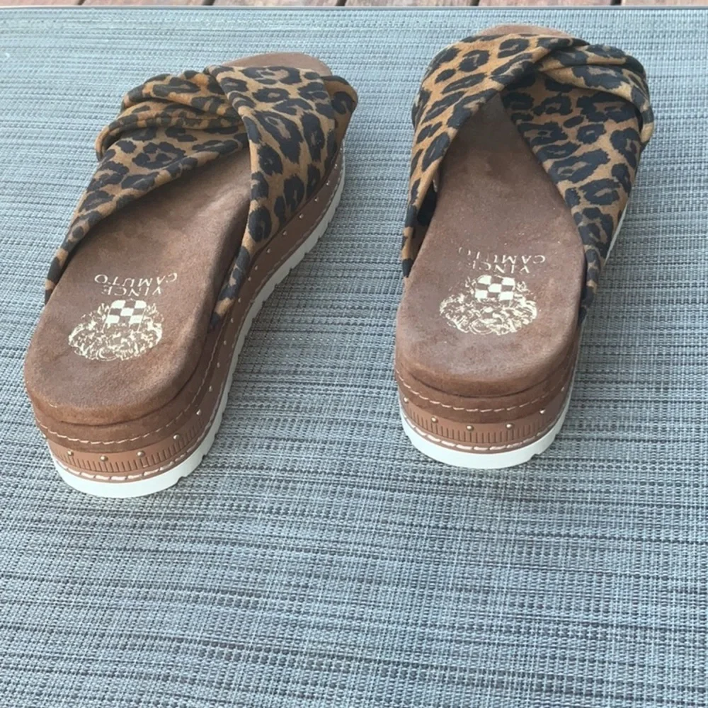 Vince Camuto Flat Form Slip OnTwisted Strap Sandal In Animal Print Size 6.5” - Picture 7 of 12